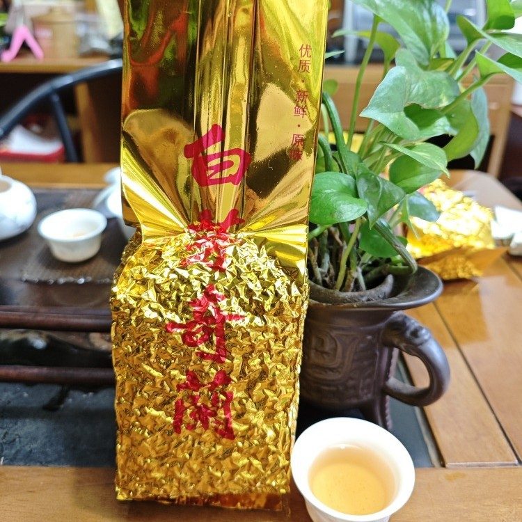 白芽奇兰乌龙茶，浓香醇厚回甘