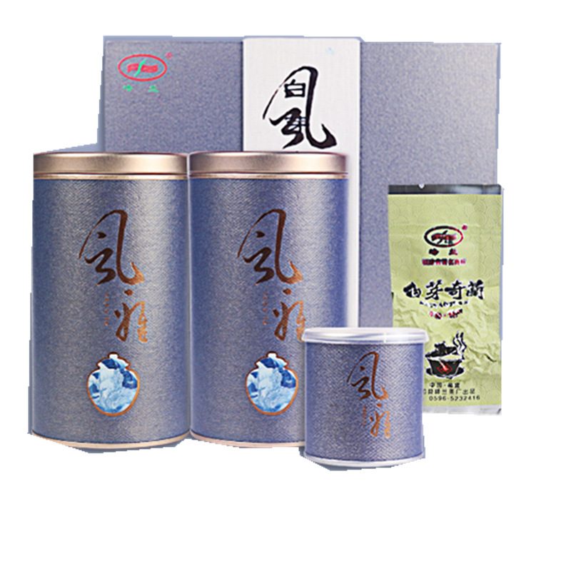 福建平和白芽奇兰乌龙茶，高山茶香浓郁，兰香突出，茶汤饱满甘爽